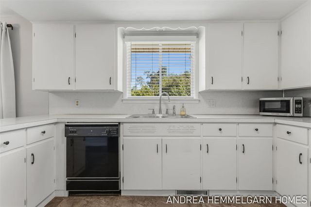 354 W 31st Street, Holland, MI 49423