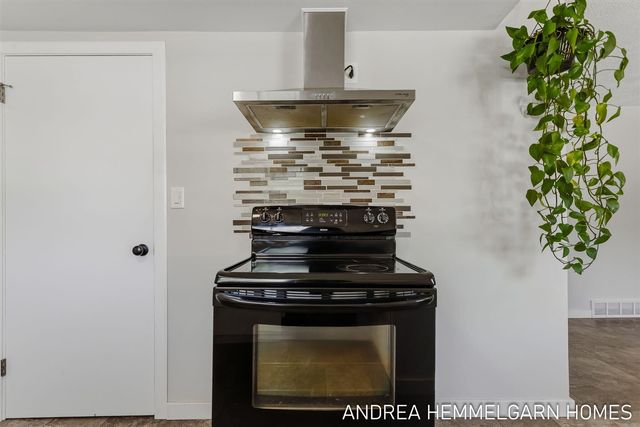 354 W 31st Street, Holland, MI 49423