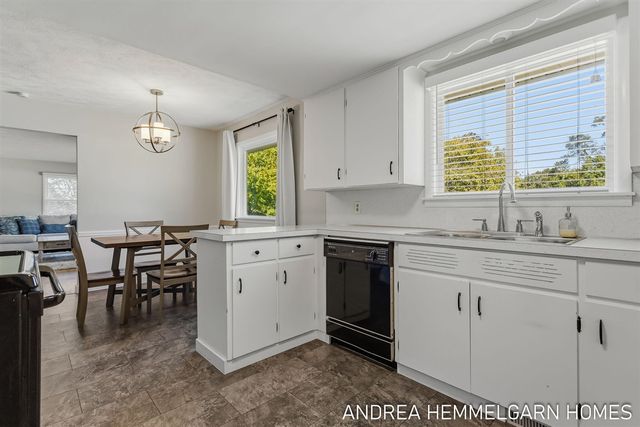 354 W 31st Street, Holland, MI 49423