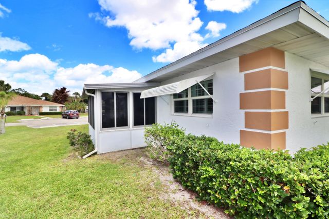 945 Savannas Point Drive, Fort Pierce, FL 34982