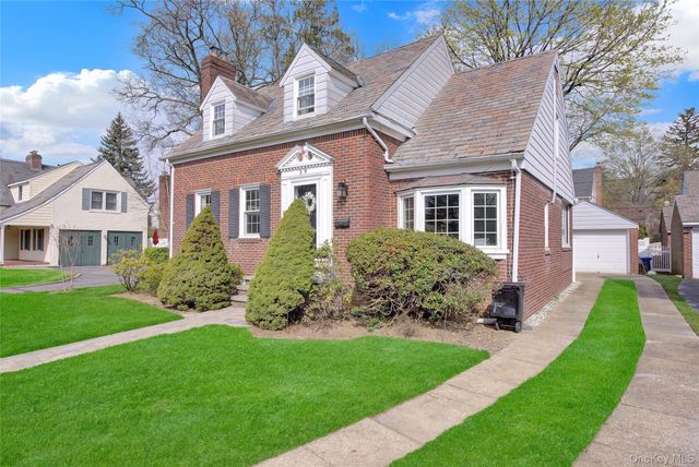 39 Cynthia Court, Hempstead, NY 11550
