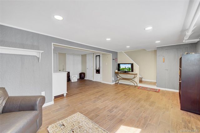 39 Cynthia Court, Hempstead, NY 11550