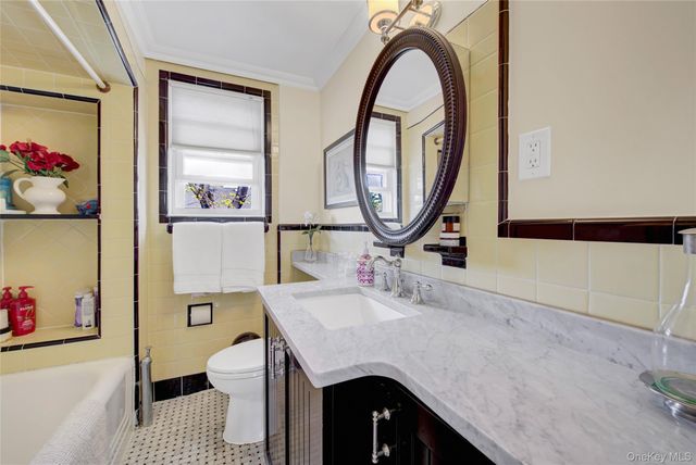 39 Cynthia Court, Hempstead, NY 11550