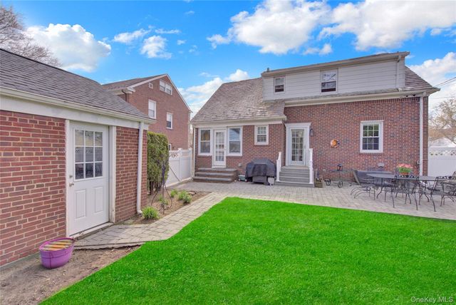 39 Cynthia Court, Hempstead, NY 11550