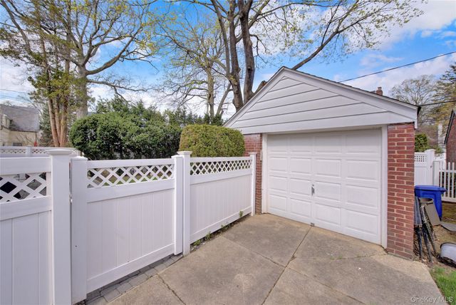 39 Cynthia Court, Hempstead, NY 11550