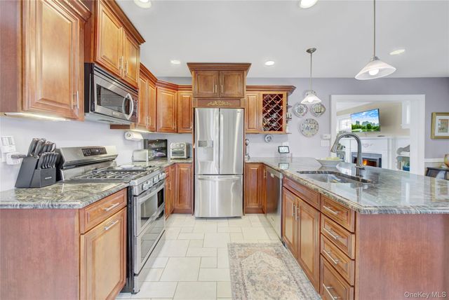 39 Cynthia Court, Hempstead, NY 11550