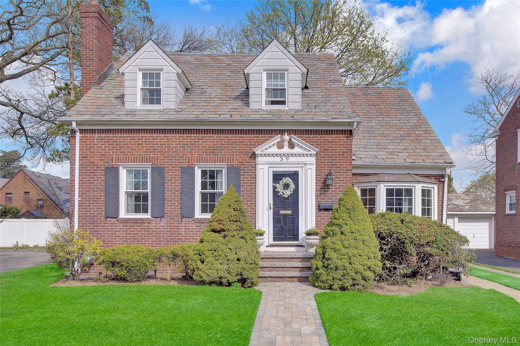 39 Cynthia Court, Hempstead, NY 11550