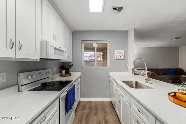 409 W BLACKHAWK Drive 5, Phoenix, AZ 85027