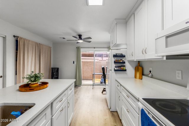 409 W BLACKHAWK Drive 5, Phoenix, AZ 85027