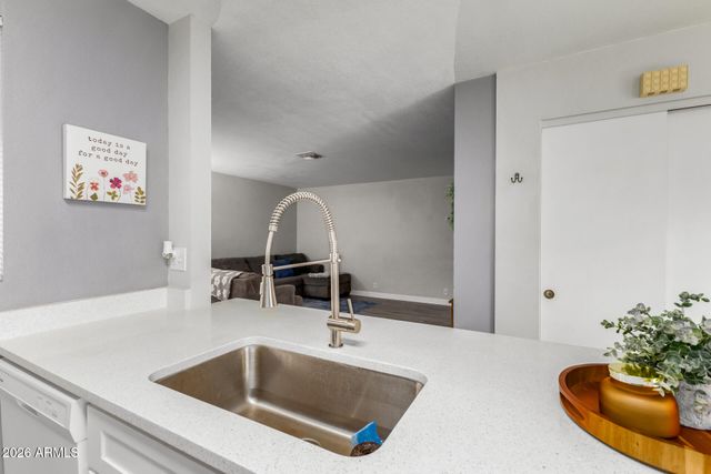 409 W BLACKHAWK Drive 5, Phoenix, AZ 85027