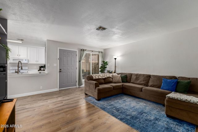 409 W BLACKHAWK Drive 5, Phoenix, AZ 85027