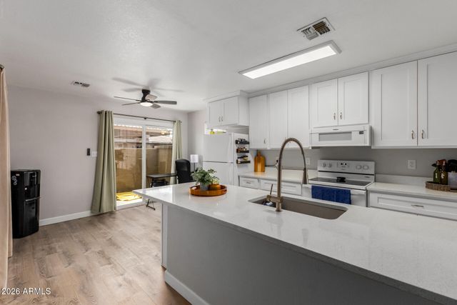 409 W BLACKHAWK Drive 5, Phoenix, AZ 85027