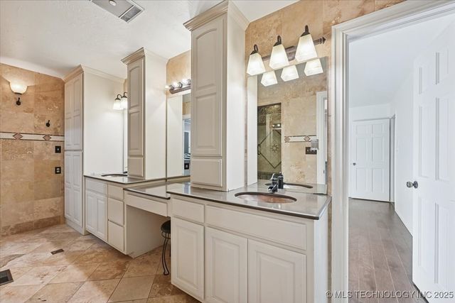 4220 E 77th Street, Tulsa, OK 74136