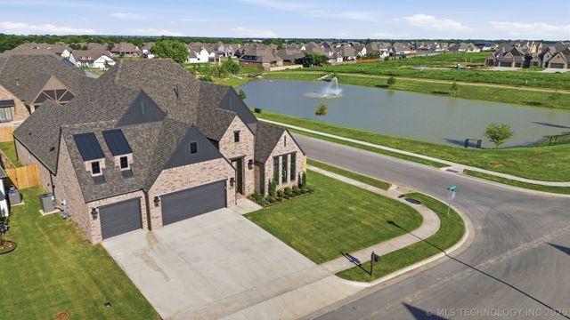 14285 S Delaware Place, Bixby, OK 74008