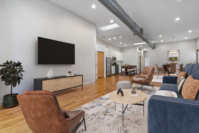 2016 W Concord Place, Chicago, IL 60647