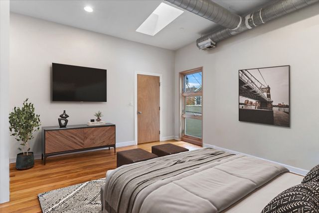 2016 W Concord Place, Chicago, IL 60647