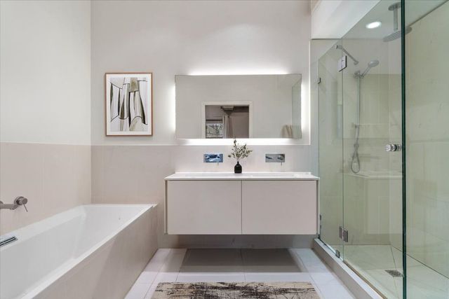 2016 W Concord Place, Chicago, IL 60647