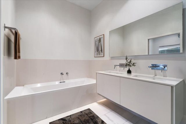 2016 W Concord Place, Chicago, IL 60647