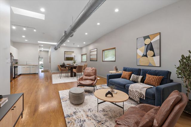 2016 W Concord Place, Chicago, IL 60647