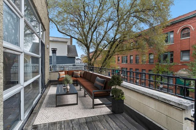 2016 W Concord Place, Chicago, IL 60647