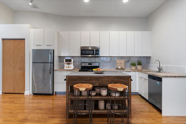 2016 W Concord Place, Chicago, IL 60647