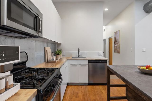 2016 W Concord Place, Chicago, IL 60647