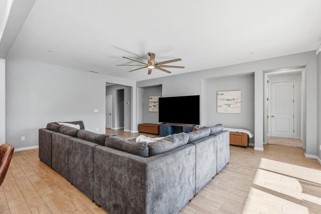 952 Pinnacle Drive W, Madera, CA 93636