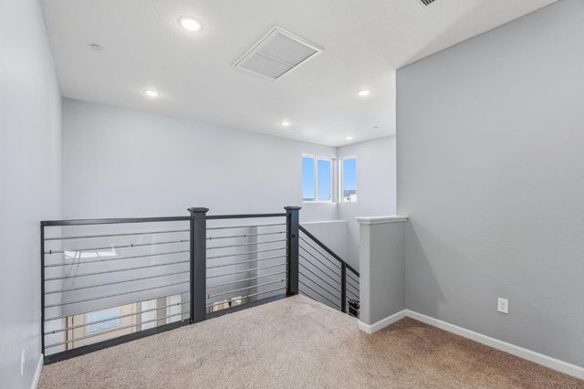 952 Pinnacle Drive W, Madera, CA 93636