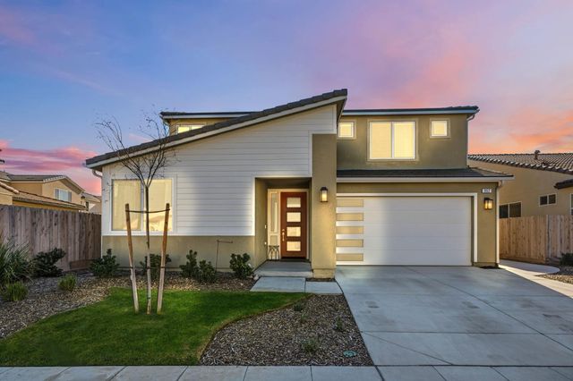 952 Pinnacle Drive W, Madera, CA 93636