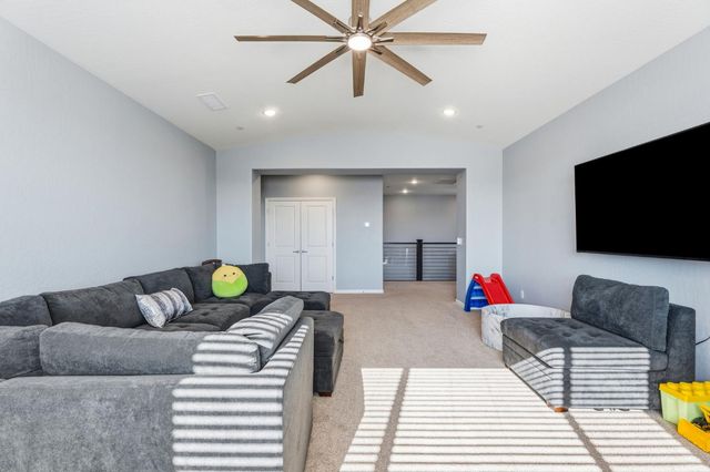 952 Pinnacle Drive W, Madera, CA 93636