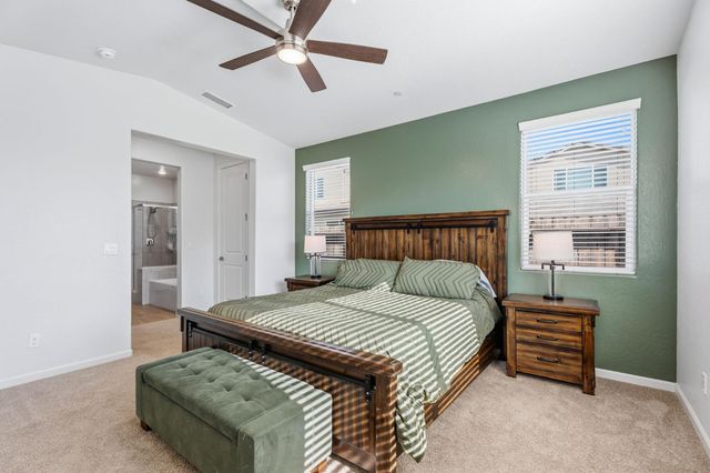 952 Pinnacle Drive W, Madera, CA 93636