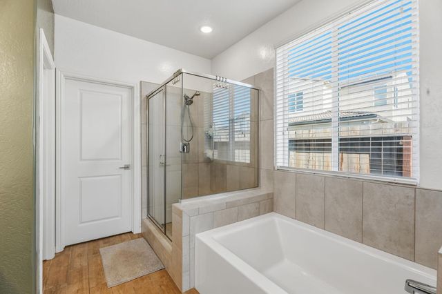 952 Pinnacle Drive W, Madera, CA 93636