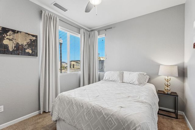 952 Pinnacle Drive W, Madera, CA 93636