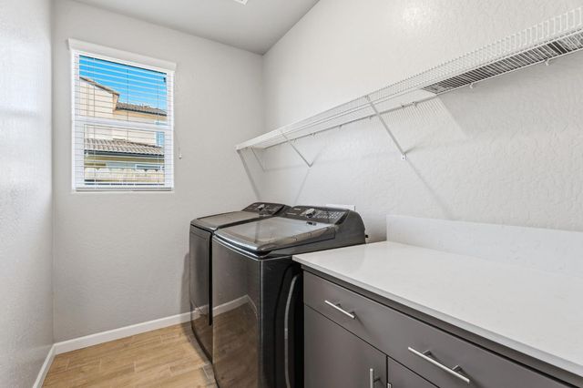 952 Pinnacle Drive W, Madera, CA 93636