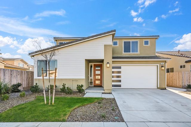 952 Pinnacle Drive W, Madera, CA 93636