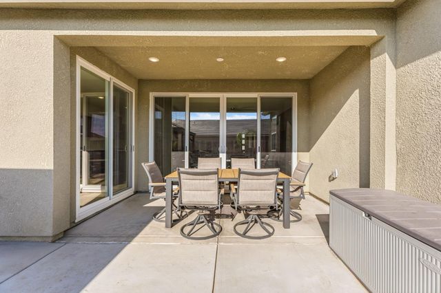 952 Pinnacle Drive W, Madera, CA 93636