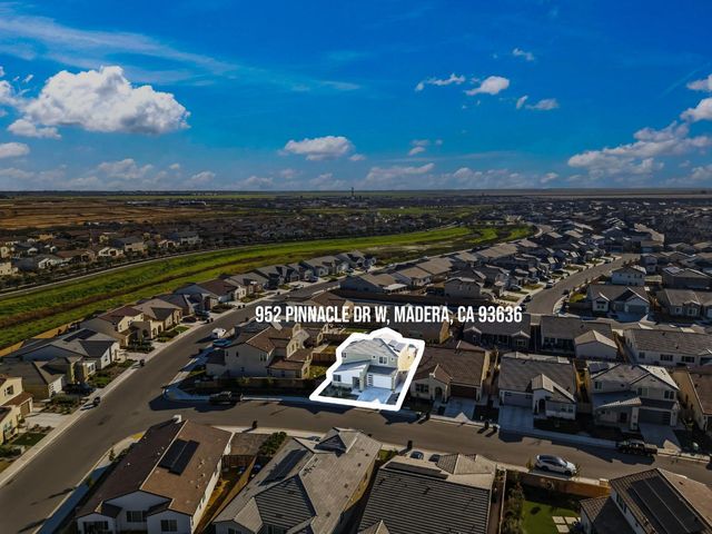 952 Pinnacle Drive W, Madera, CA 93636