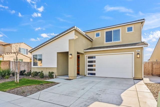 952 Pinnacle Drive W, Madera, CA 93636