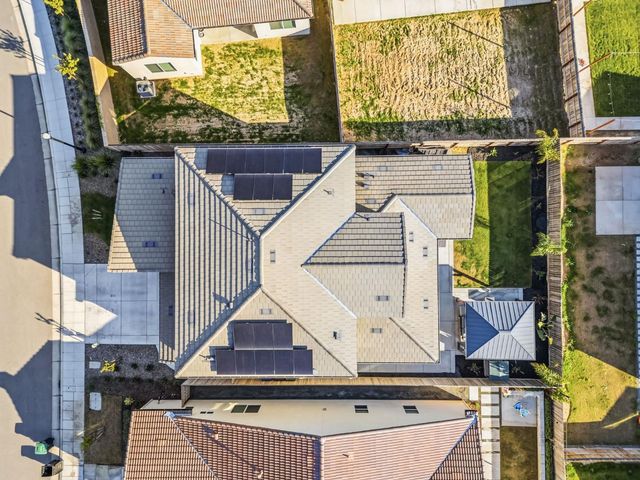 952 Pinnacle Drive W, Madera, CA 93636