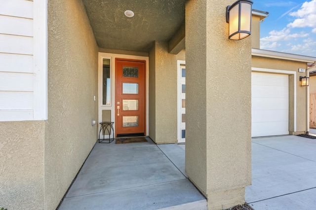 952 Pinnacle Drive W, Madera, CA 93636