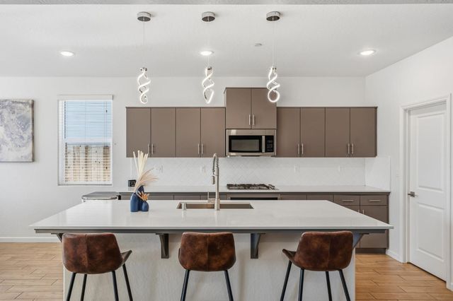 952 Pinnacle Drive W, Madera, CA 93636