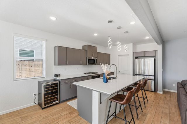 952 Pinnacle Drive W, Madera, CA 93636