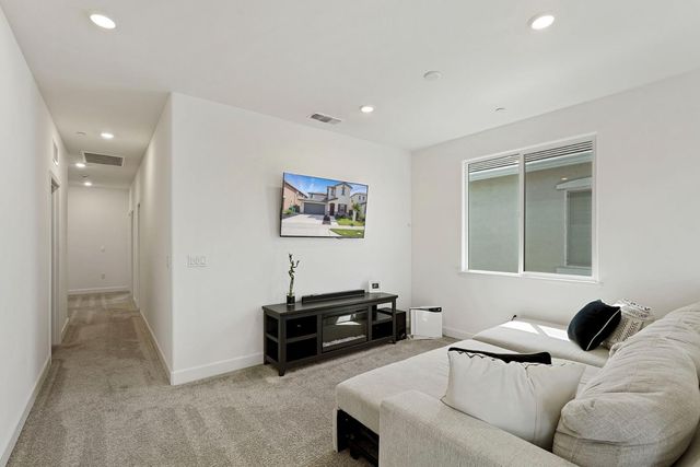 6638 Guadalupe Ln, Stockton, CA 95219