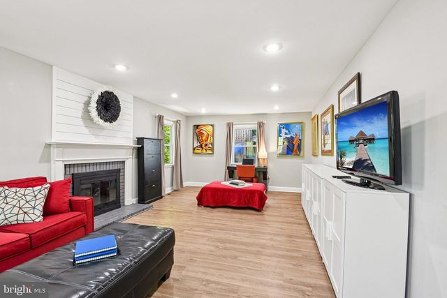 8715 CRESTMONT LN, Laurel, MD 20708