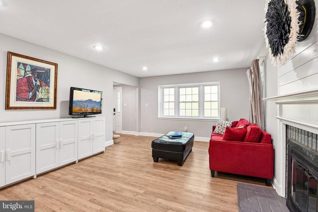 8715 CRESTMONT LN, Laurel, MD 20708