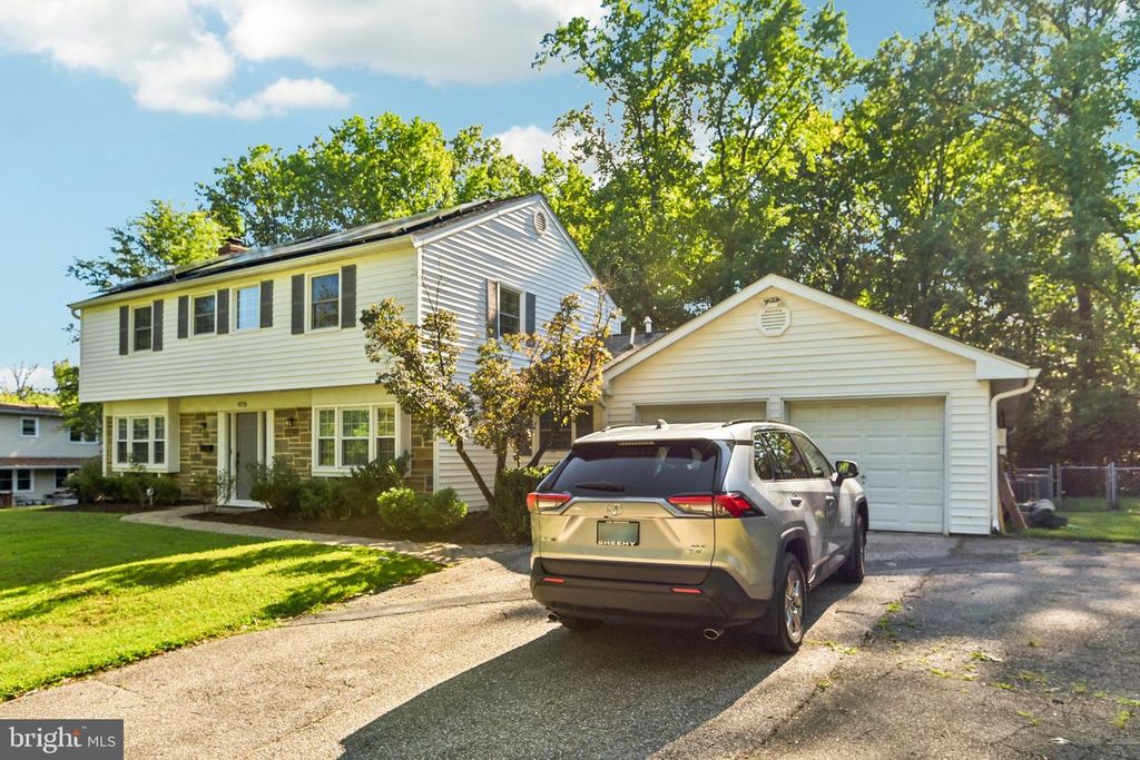 8715 CRESTMONT LN, Laurel, MD 20708