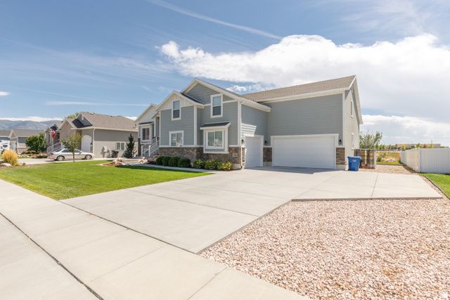 2401 W 2775 N, Farr West, UT 84404