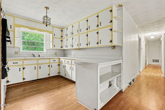 1813 Carbonton Road, Sanford, NC 27330