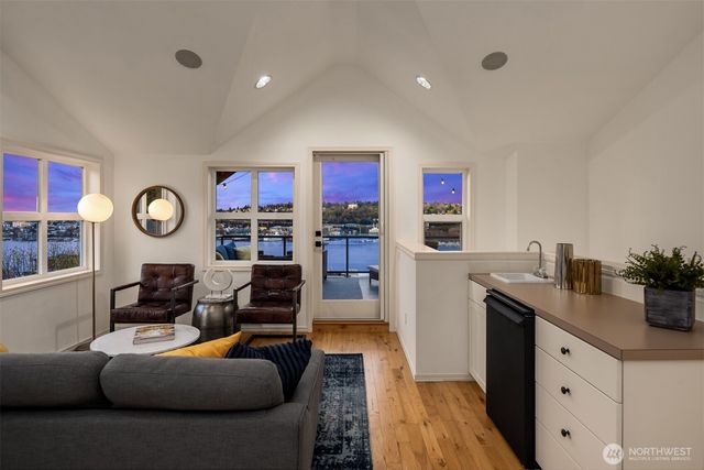 1416 6th Avenue N, Seattle, WA 98109