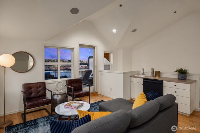 1416 6th Avenue N, Seattle, WA 98109